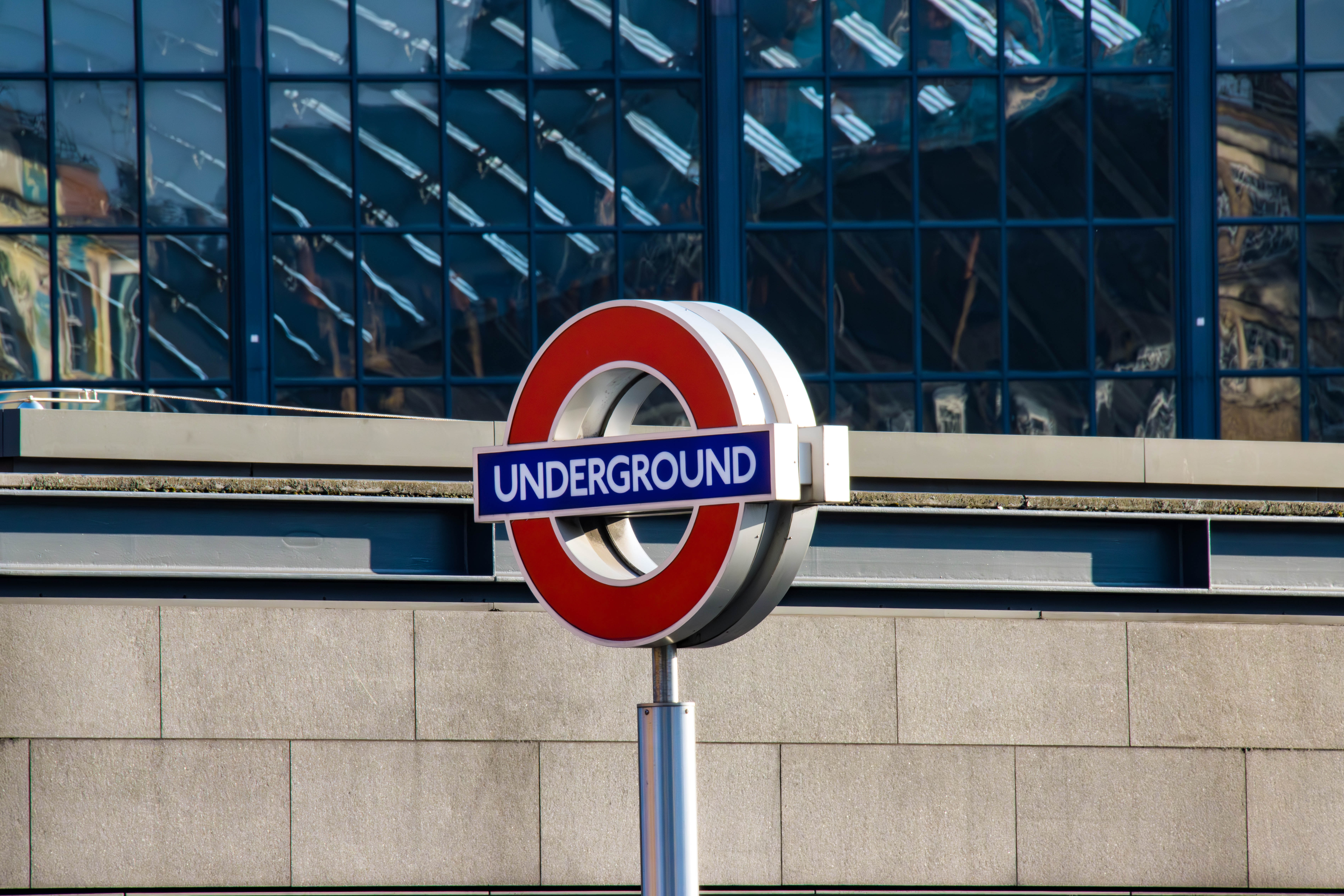 Logo métro londonien-_MG_6064-Avec accentuation-Bruit.jpg